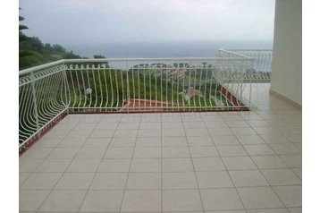 Italy Chata Gioiosa Marea, Exterior